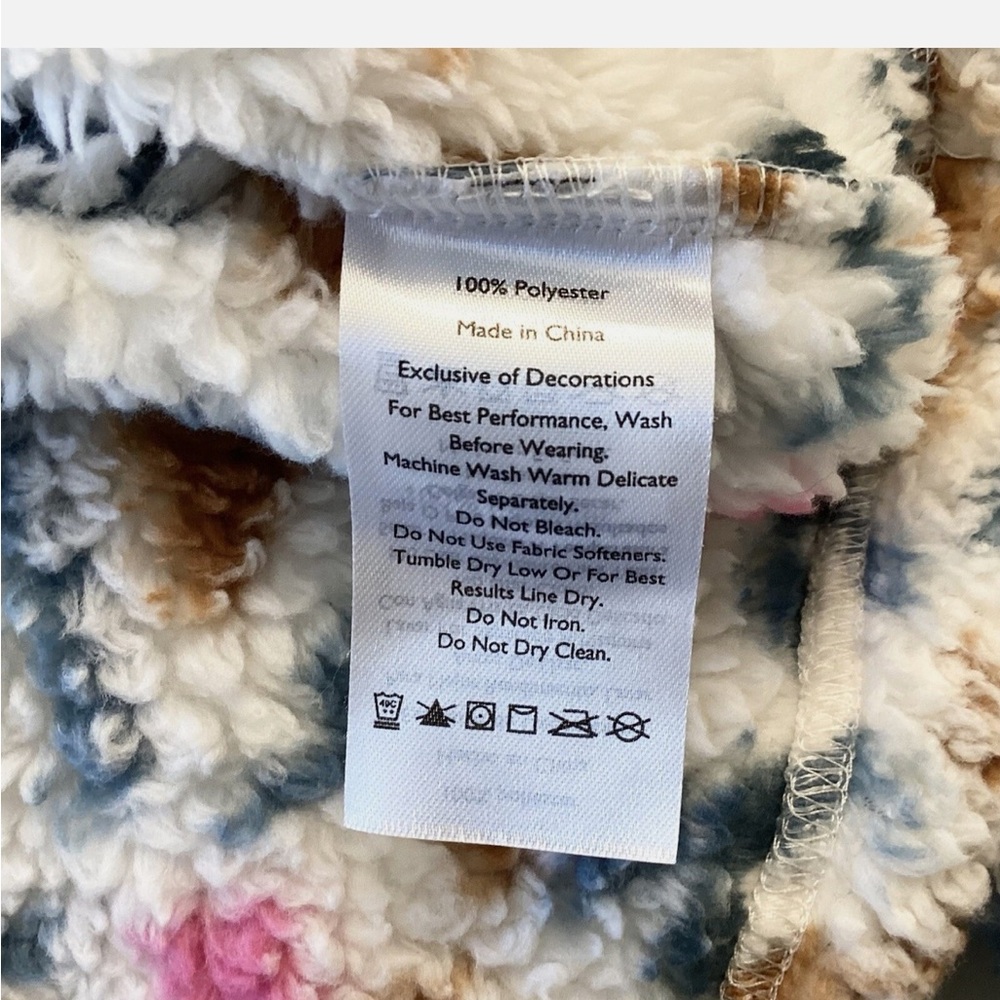 Cozy Patterned Fleece Pullover - Picture 5 of 6